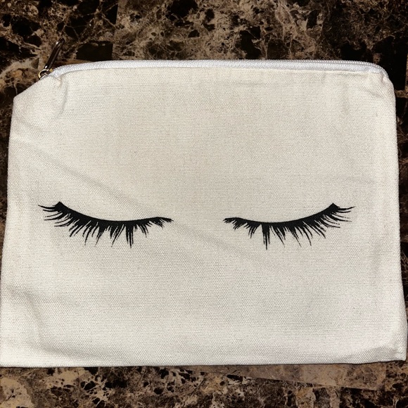 NWOT Women’s Makeup Accessory White Cosmetic Bag With Fun Saying-Sleepy Eyes - Picture 2 of 13